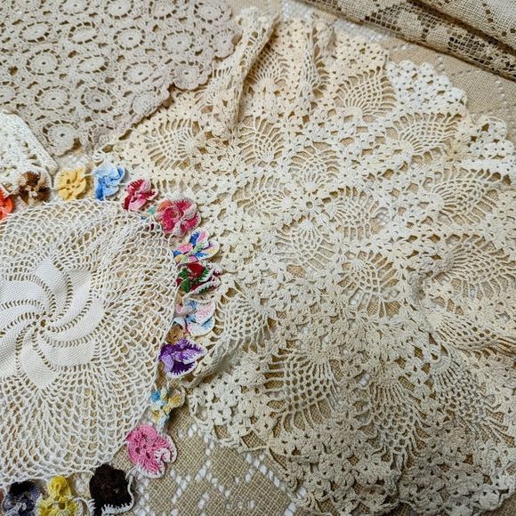 Vintage 14 pc Lace Doily Collection - Picture 8 of 10